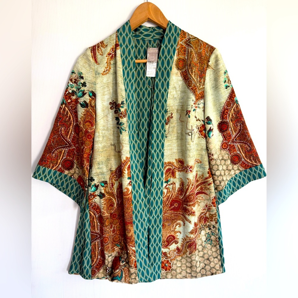 CHICO’S reversible short kimono
